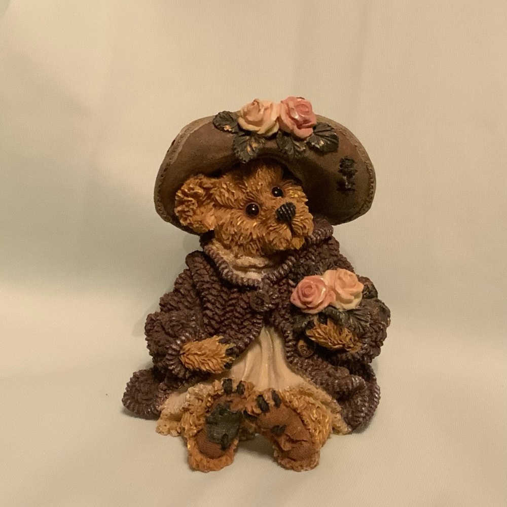 1999 Boyds Bears & Friends-Mrs. Tuttle ... Stop and Smell the Roses